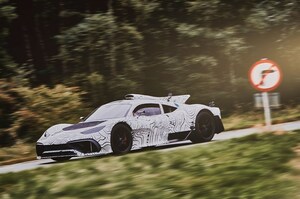 1000ps超というド級の性能を誇るメルセデス-AMG プロジェクト・ワン、テストコースを走行
