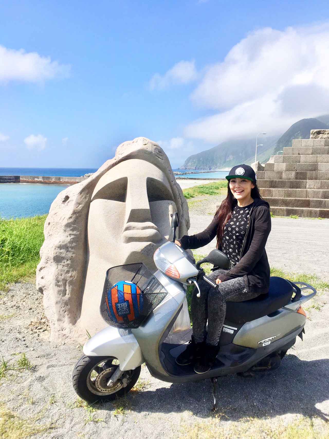 新島レンタルバイクツーリング、青い海と空に導かれる旅。まるでパルテノンな温泉にも入ってきました！（福山理子）（web