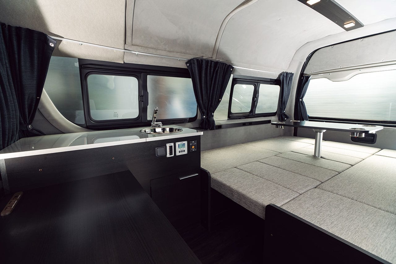 車内とは思えないほどオシャレなくつろぎ空間がココに ハイエース 車中泊 コンプリートカー スタイルワゴン ドレスアップナビ 自動車情報サイト 新車 中古車 Carview