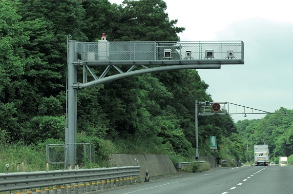 Nシステムって合法なの 身近に潜むナンバー読み取り装置の是非 識者の見解は ベストカーweb 自動車情報サイト 新車 中古車 Carview