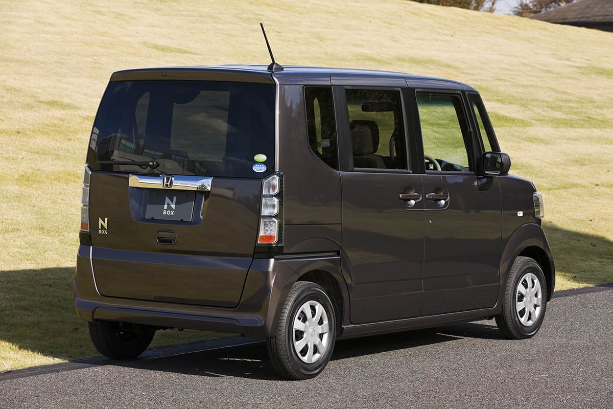 人気のスーパーハイトと言えば ホンダ N Box 11年12月 15年2月 中古車選びに役立つ 当時モノ 新車レビュー スタイルワゴン ドレスアップナビ 自動車情報サイト 新車 中古車 Carview