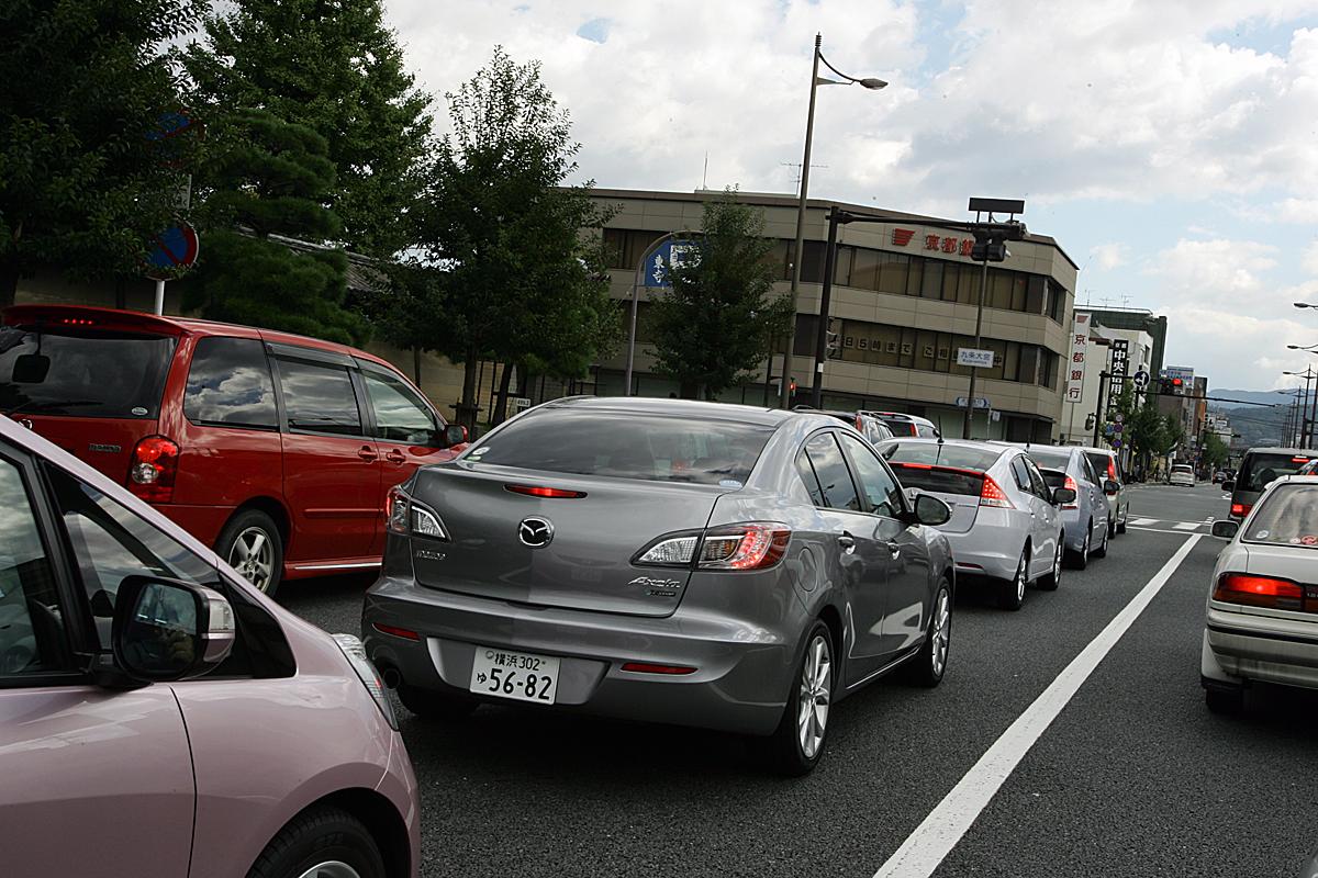 信号待ちや渋滞時の車間は気にすべき 停車時の最適な車間距離とは Web Cartop 自動車情報サイト 新車 中古車 Carview