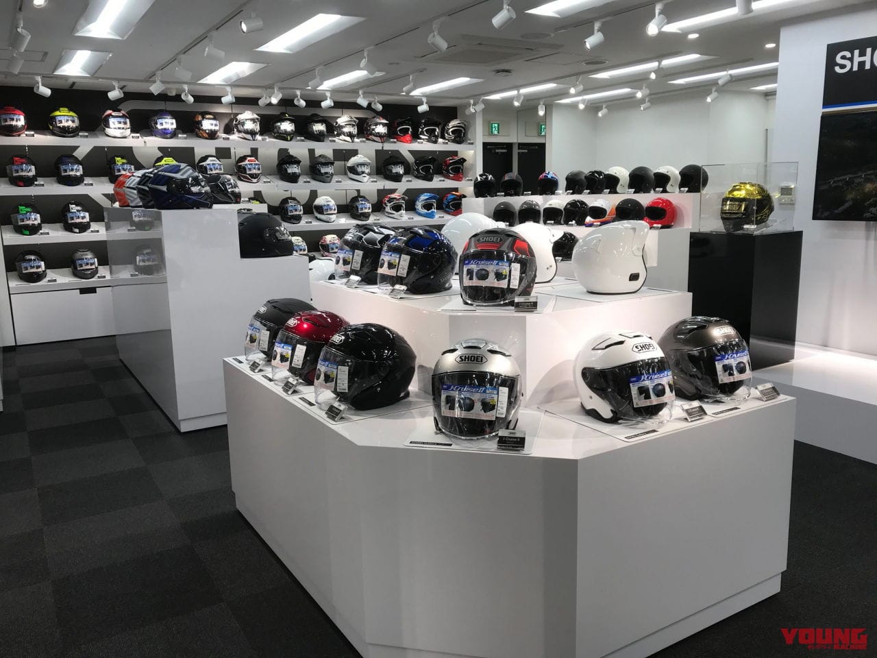 Shoeiの公式ショールームが秋葉原近くにオープン Shoei Gallery Tokyo ほぼ全色全サイズを網羅 Webヤングマシン 自動車 情報サイト 新車 中古車 Carview
