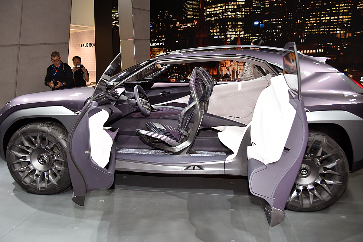 【パリモーターショー2016速報】レクサスのSUVコンセプト「UX」はトヨタC-HRの兄弟車