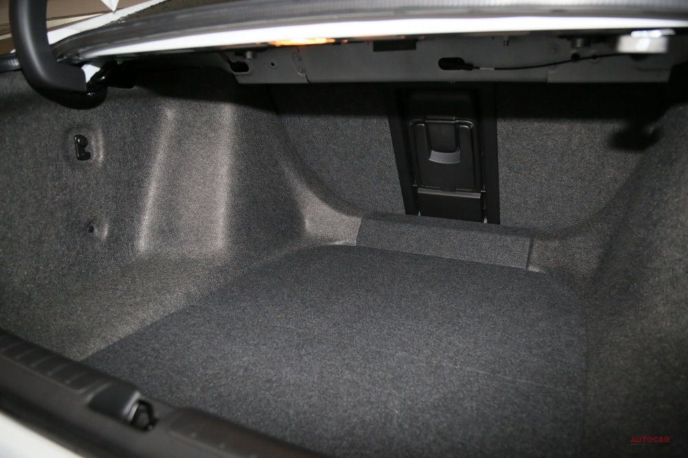 じっくり見たい ホンダ新型アコード 異例のデザイン開発とは 内装 後席 トランクも撮影 Autocar Japan 自動車情報サイト 新車 中古車 Carview
