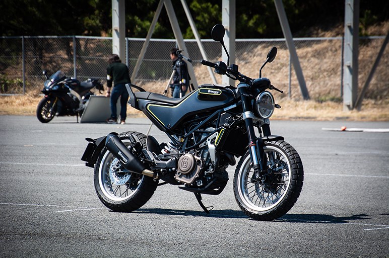 ハスクバーナ Svartpilen 401は久しぶりにバイクに乗る 初めて乗る人にもおすすめできそう Carview 自動車情報サイト 新車 中古車 Carview
