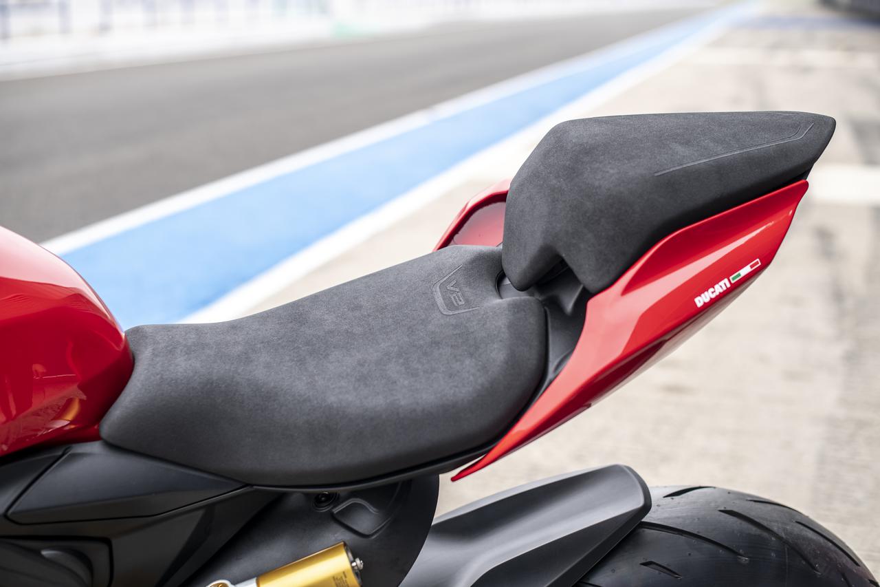 ドゥカティ パニガーレv2 の魅力 特徴を徹底解説 ゴーグル年5月号はducati大特集 Webオートバイ 自動車情報サイト 新車 中古車 Carview