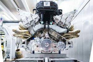 アストンマーチン、『ヴァルキリー』用V12エンジンを初公開。1万回転超で1000馬力発揮