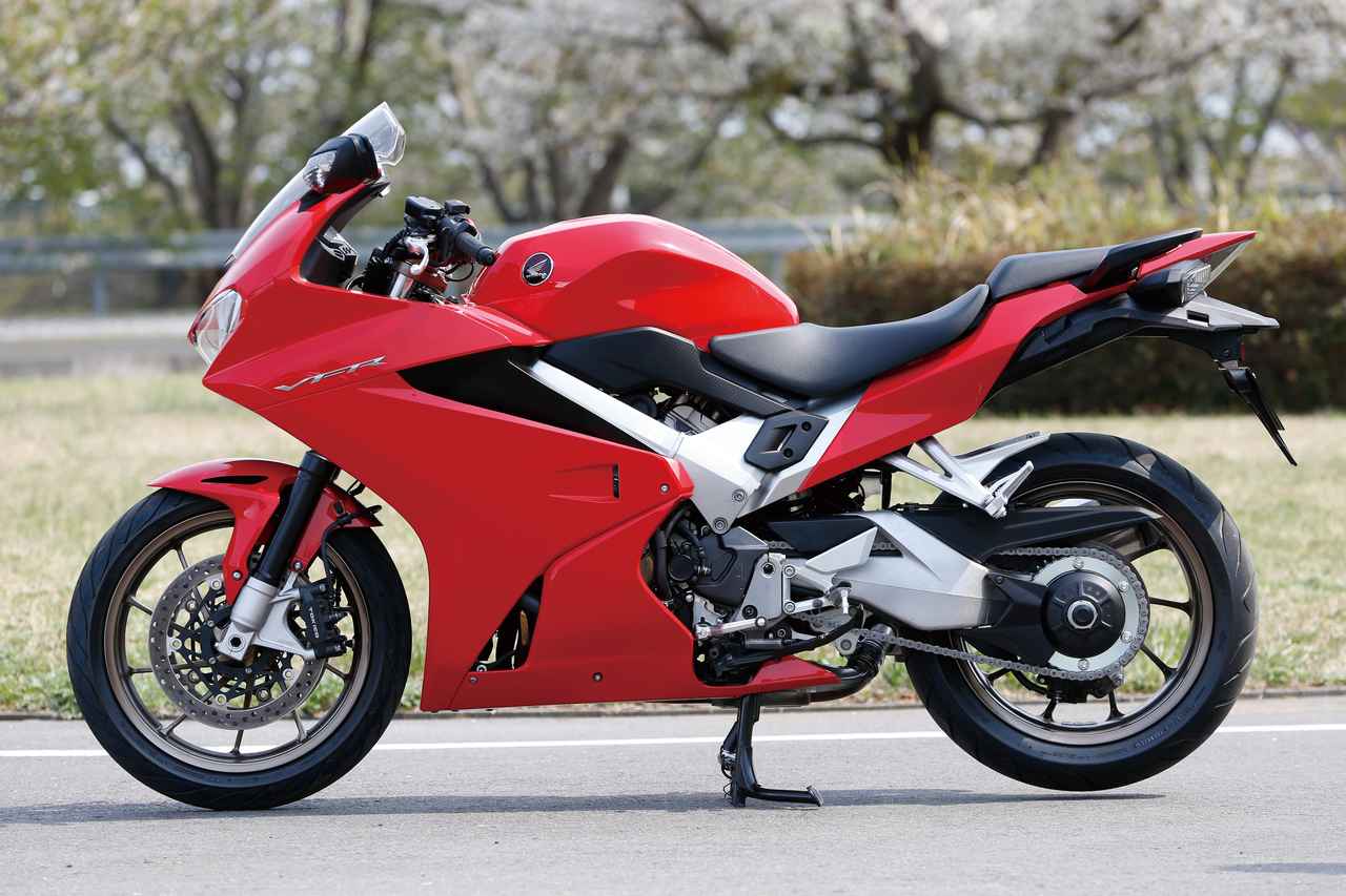 ホンダv4の音とフィーリングに酔おう Honda Vfr800f 14年 Webオートバイ 自動車情報サイト 新車 中古車 Carview