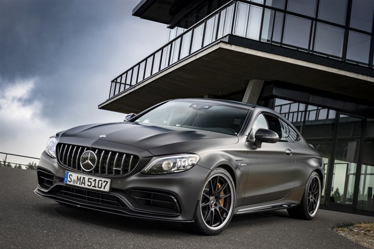 Amg C63に試乗 その前にアーマーゲーという無教養な発音はやめよう Carview 自動車情報サイト 新車 中古車 Carview