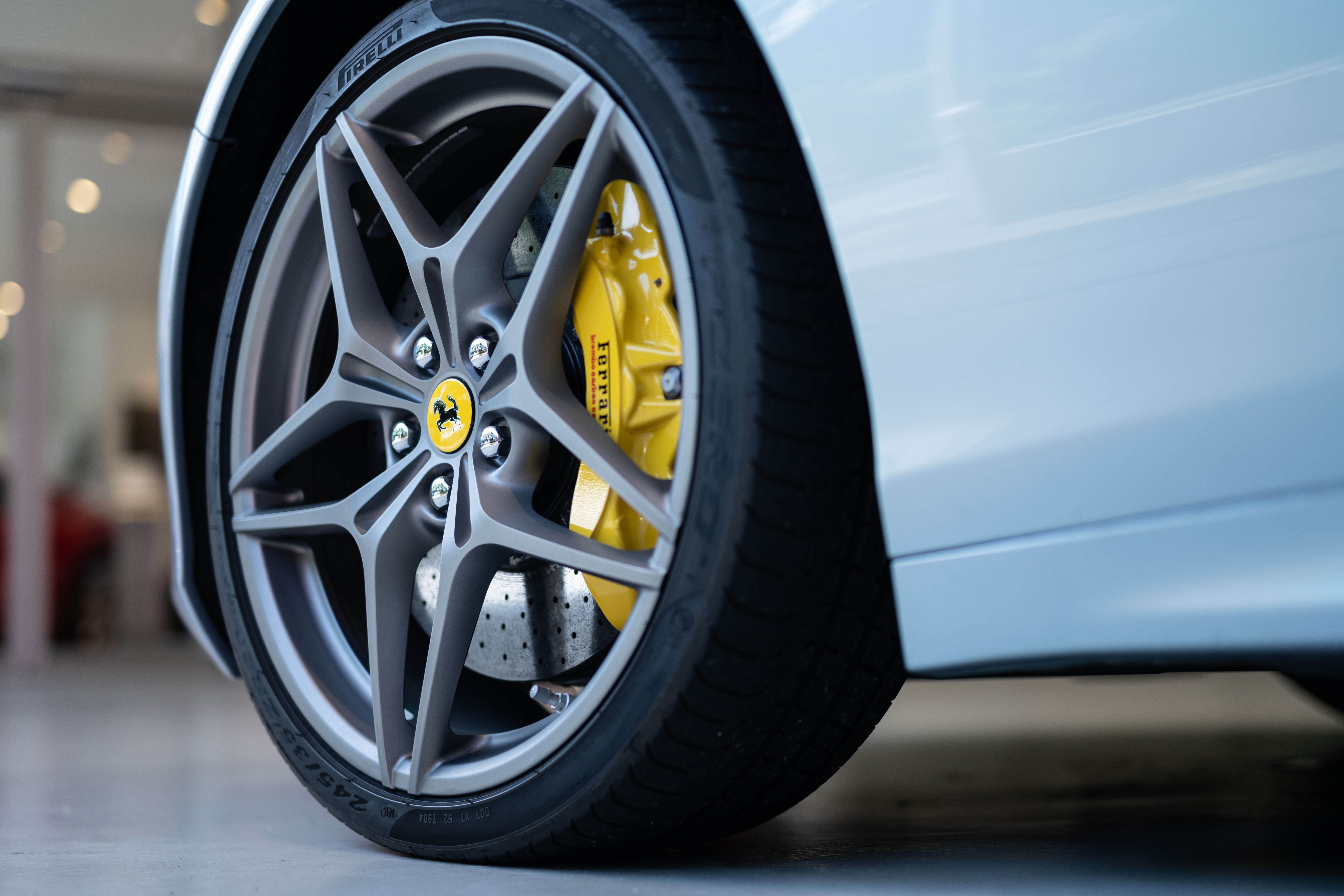 29歳 フェラーリを買う Vol 59 認定中古車で迷う 後編 Gq Japan 自動車情報サイト 新車 中古車 Carview