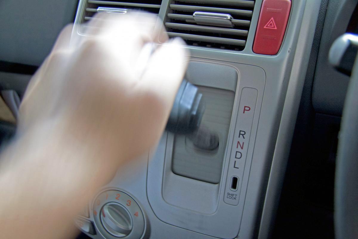 Dのまま それともnやpにする オートマ車での信号待ちはどのレンジで止まっているのが正解か Web Cartop 自動車情報サイト 新車 中古 車 Carview