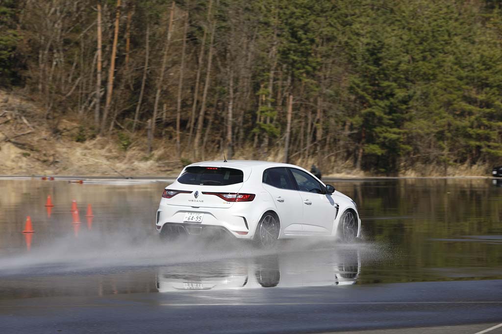 スバル車の優秀さは揺るがず タイヤ状態が影響したメガーヌrs 清水和夫のdst 101 3 4 Le Volant Carsmeet Web 自動車情報サイト 新車 中古車 Carview