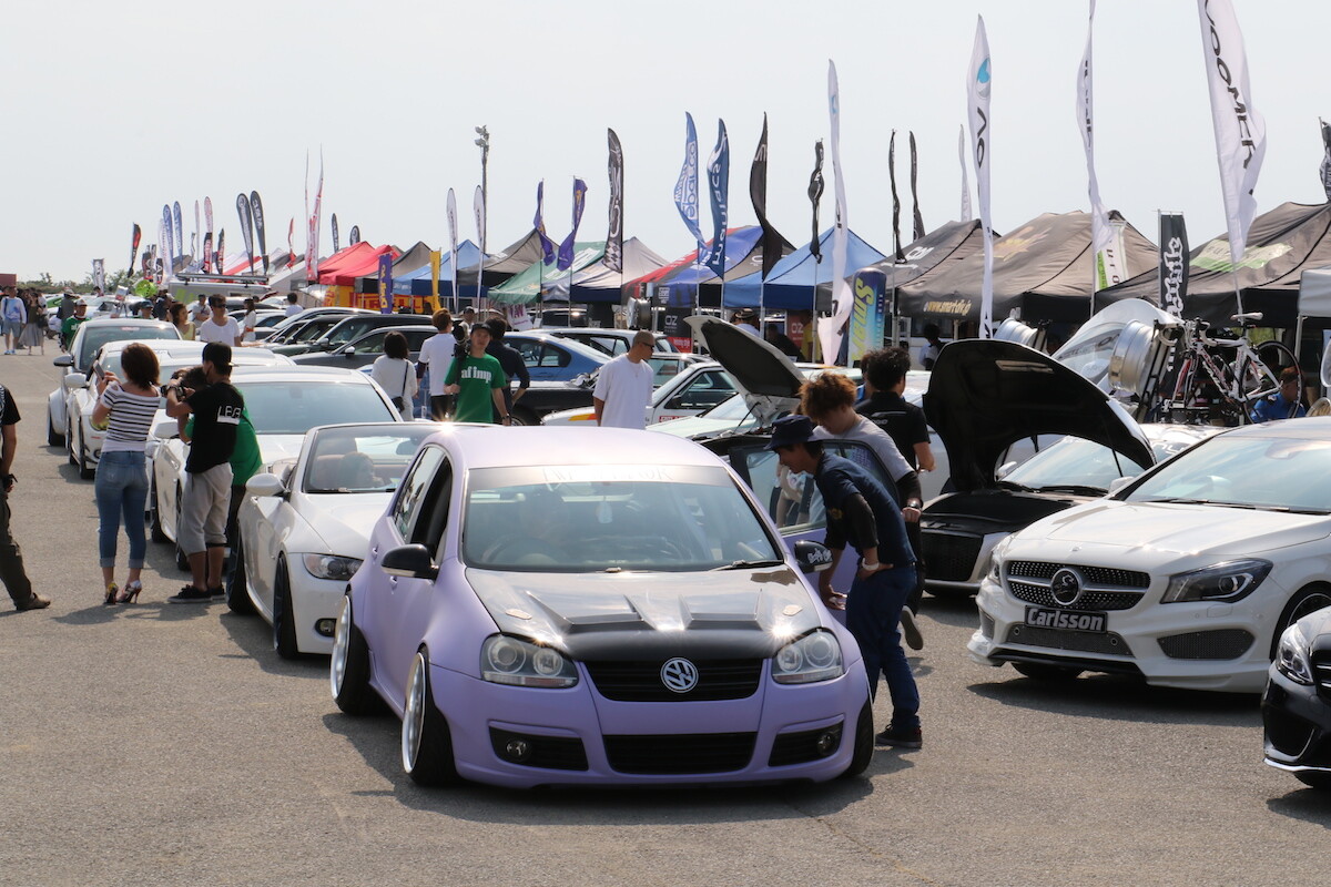 【目立ち度MAX】ドイツ車だらけの祭典でたった1台・ルノー車を選んだワケとは？