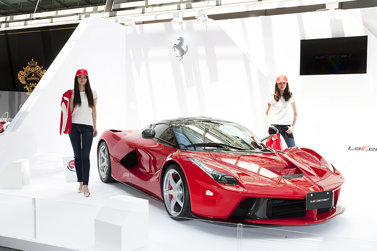1億6000万円のラ フェラーリも展示 東京の六本木で イタリア アモーレ ミオ が開催 Web Cartop の写真 2ページ目 自動車情報サイト 新車 中古車 Carview