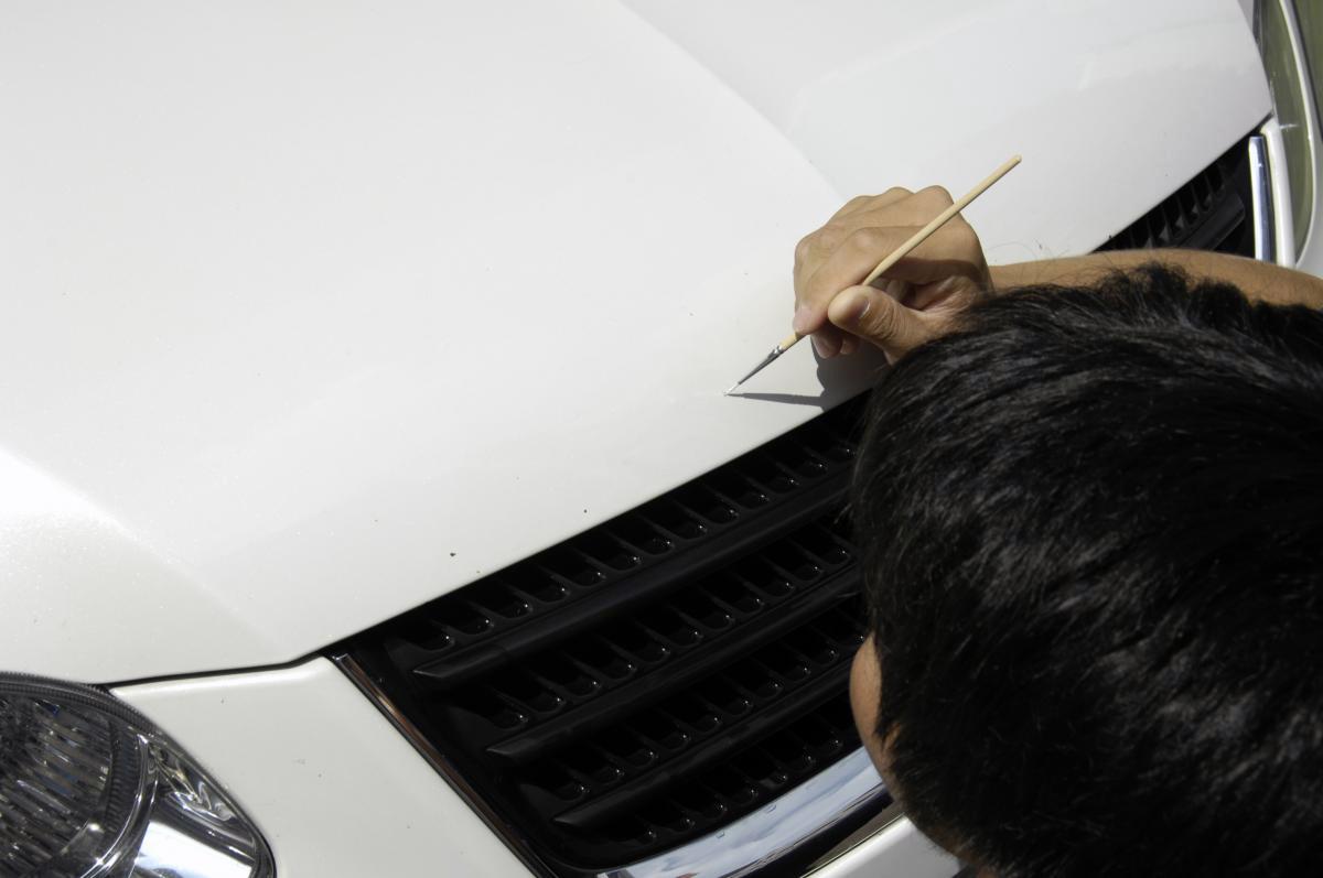 ぶつけても擦ってもいないのにキズ 知らないうちにクルマについているキズの正体と対策 Web Cartop 自動車情報サイト 新車 中古車 Carview