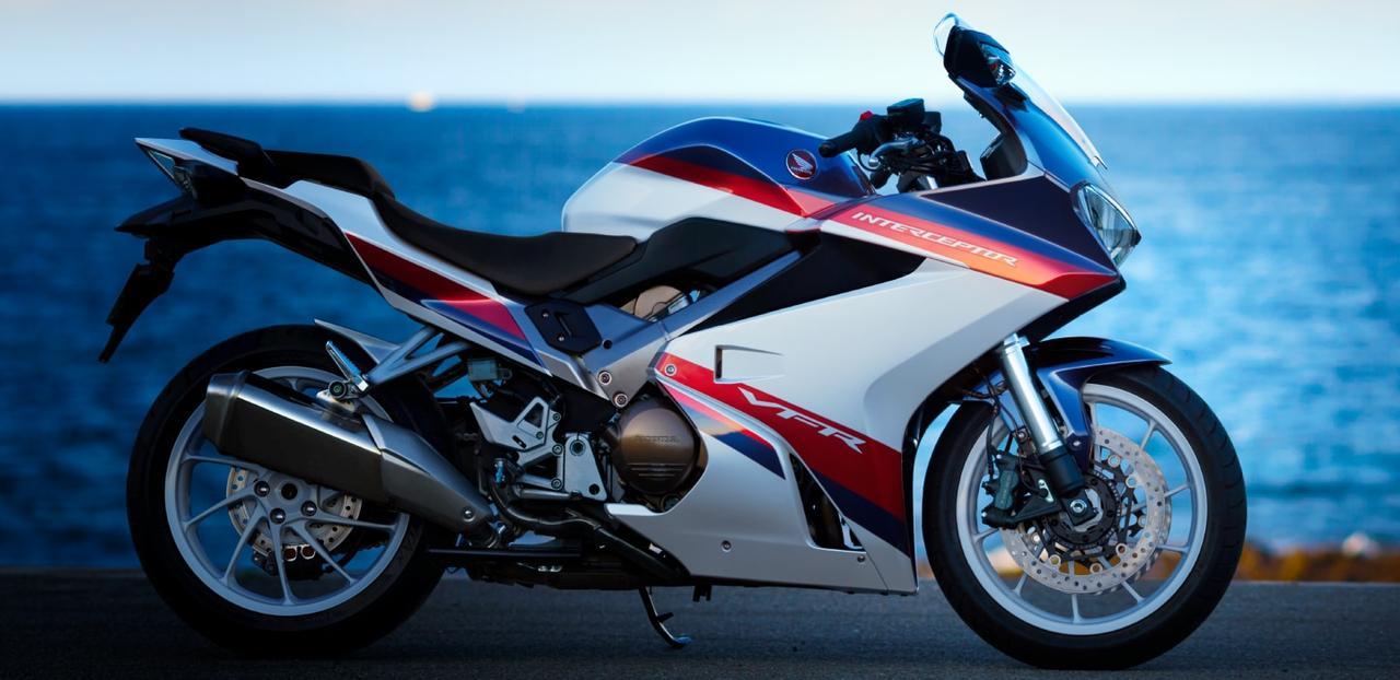 Honda Vfr800f 試乗インプレ 14 19モデルは往年の名車を連想させる インターセプターカラー も登場 Webオートバイ の写真 2ページ目 自動車情報サイト 新車 中古車 Carview