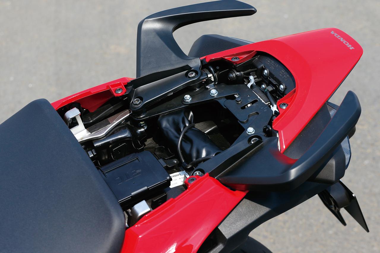 Honda Vfr800f 試乗インプレ 14 19モデルは往年の名車を連想させる インターセプターカラー も登場 Webオートバイ の写真 14ページ目 自動車情報サイト 新車 中古車 Carview