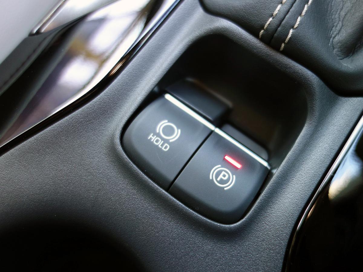 これからクルマを買うなら絶対ほしい電動パーキングブレーキ メリットと選び方とこれからの課題とは Web Cartop 自動車情報サイト 新車 中古車 Carview