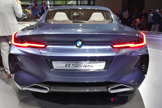 新型BMW8シリーズ　生産型の姿がリーク　コンセプトとどう違う？