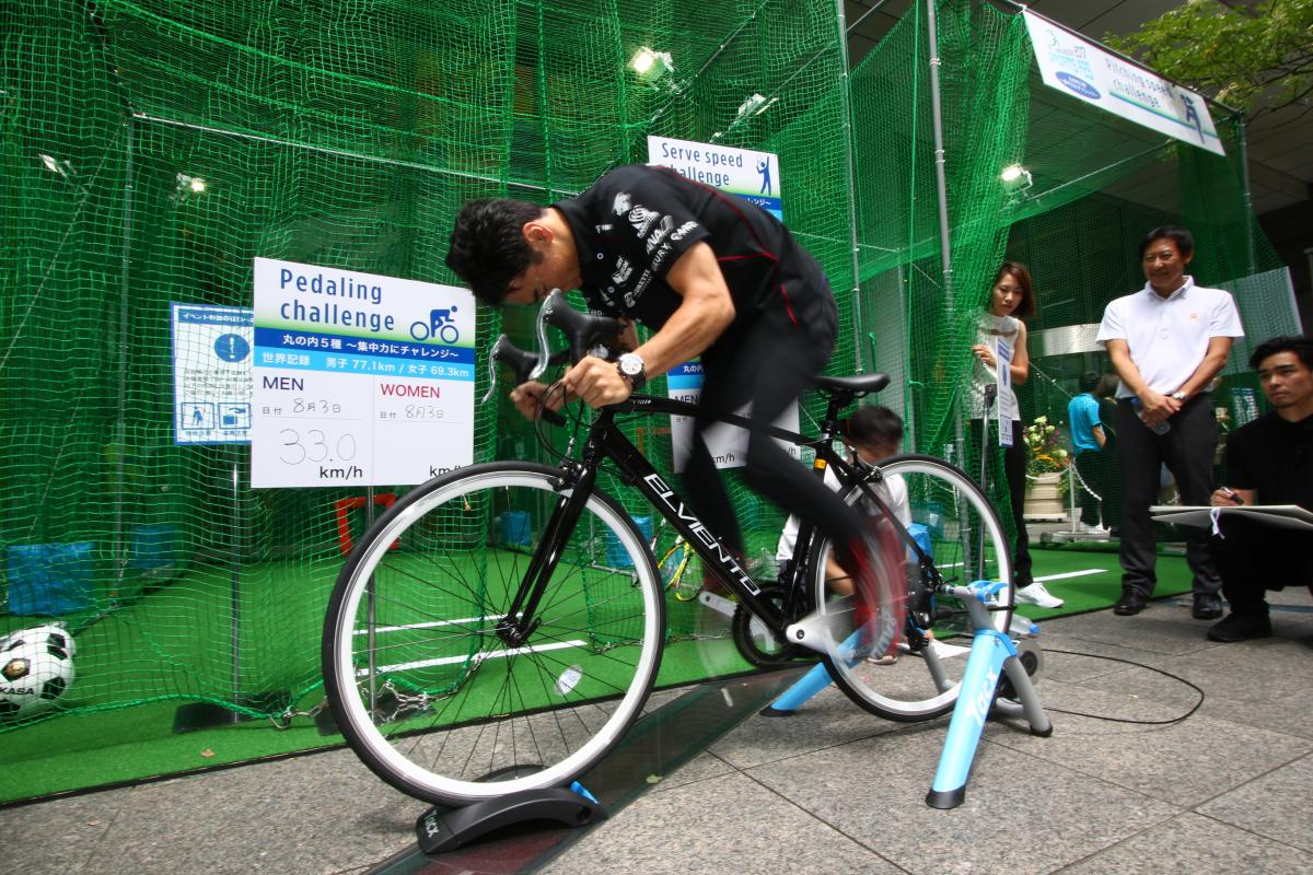 丸の内を佐藤琢磨選手がカートで走行 Marunouchi Sports Fes 17 がスタート Web Cartop の写真 17ページ目 自動車情報サイト 新車 中古車 Carview