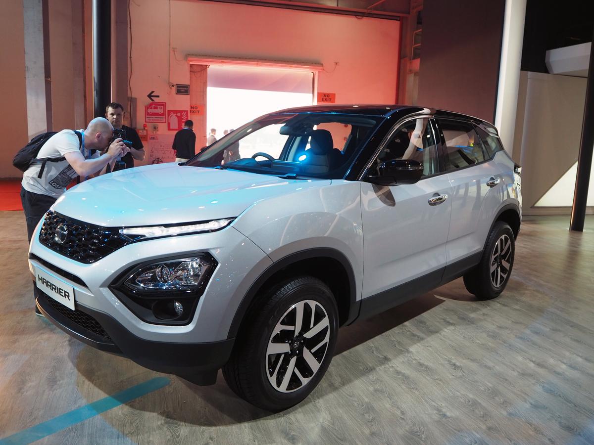 Auto Expoでインド車メーカーtataがハリアーを出展 同じsuvだがトヨタのパクリ Web Cartop 自動車情報サイト 新車 中古 車 Carview