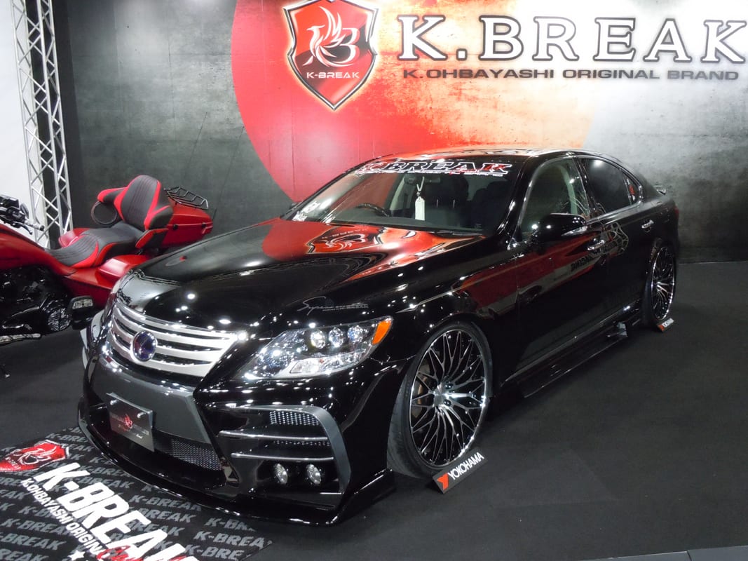 レクサスlsの肢体を優美にスポーティに仕上げる Kブレイク 大阪オートメッセ18 Auto Messe Web 自動車情報サイト 新車 中古車 Carview