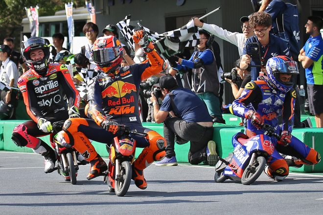Motogp日本gp恒例のプレイベント開催 19年のevバイクレースは例年以上の はっちゃけぶり Autosport Web 自動車情報サイト 新車 中古車 Carview