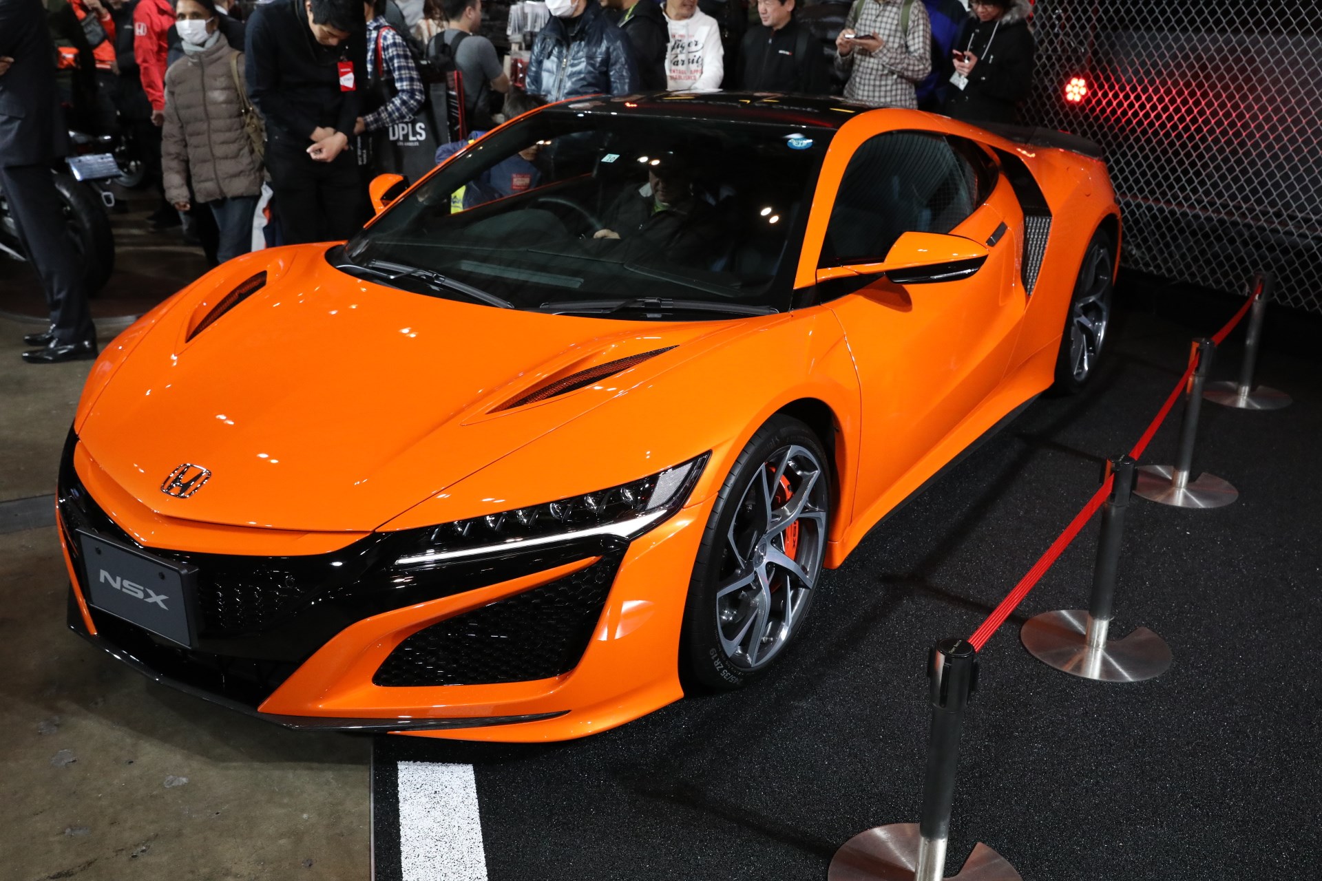 東京オートサロン19 改良版のホンダ Nsx 新色オレンジのボディカラーで登場 Carview 自動車情報サイト 新車 中古車 Carview