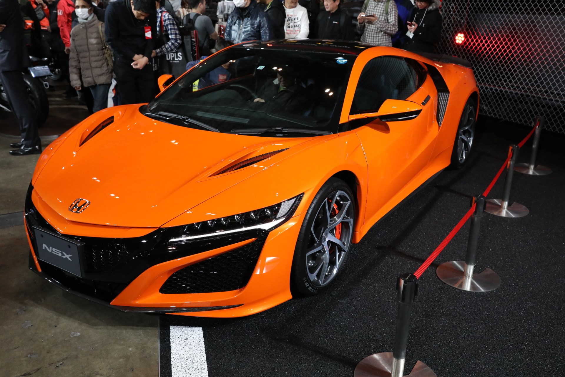 【東京オートサロン2019】改良版のホンダ NSX、新色オレンジのボディカラーで登場