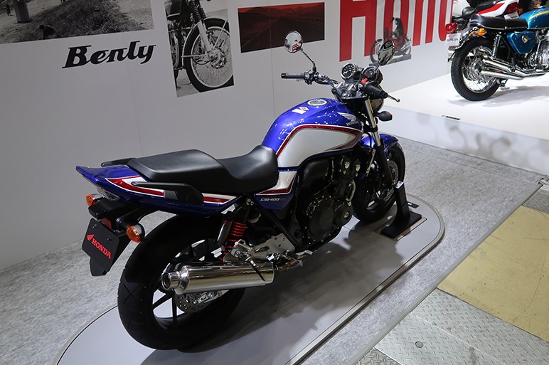 ホンダcb400 Super Four 近年中型以上カテゴリで最も売れたcb 東京モーターサイクルショー19 Carview 自動車情報サイト 新車 中古車 Carview