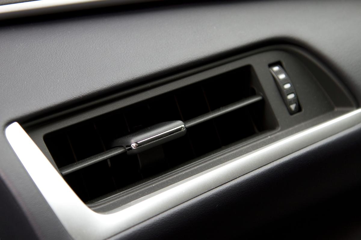 もしかして故障 クルマのエアコンの吹き出し口から出る白い霧の正体とは Web Cartop 自動車情報サイト 新車 中古車 Carview