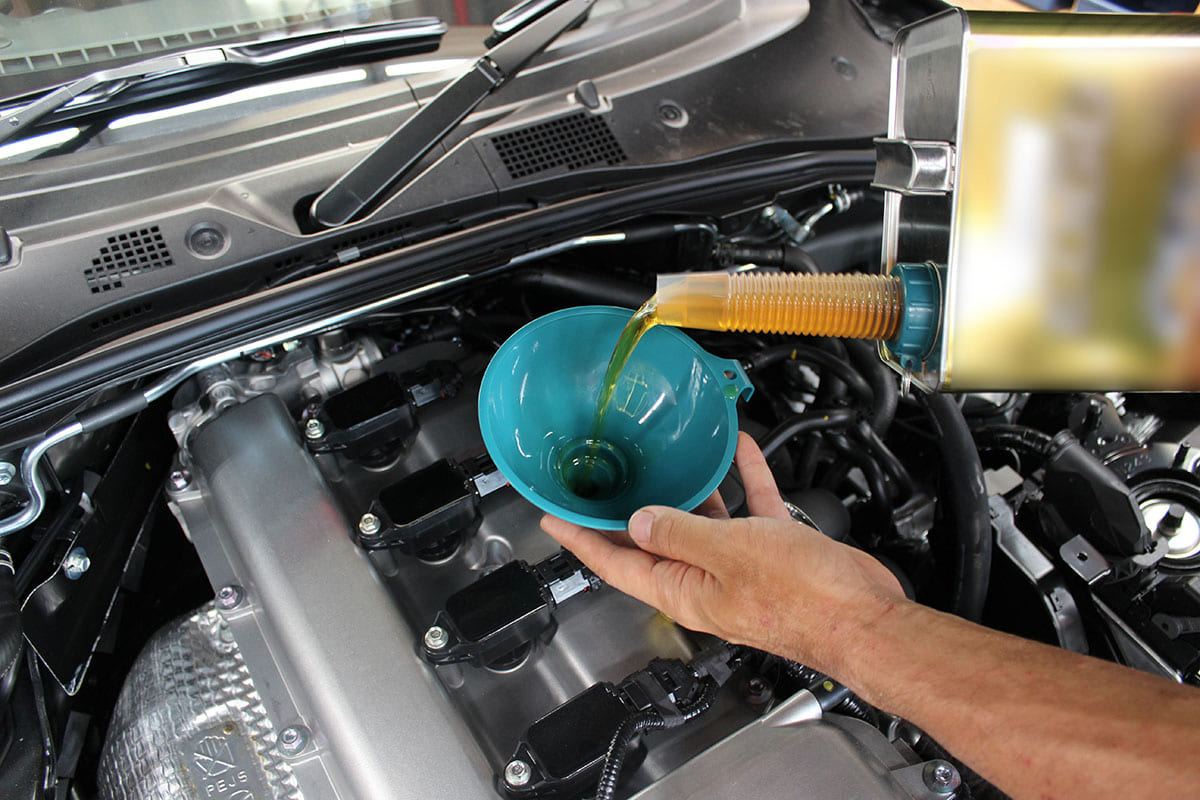 エンジンを傷付ける可能性も クルマの フラッシングオイル 効果とリスク Auto Messe Web 自動車情報サイト 新車 中古車 Carview