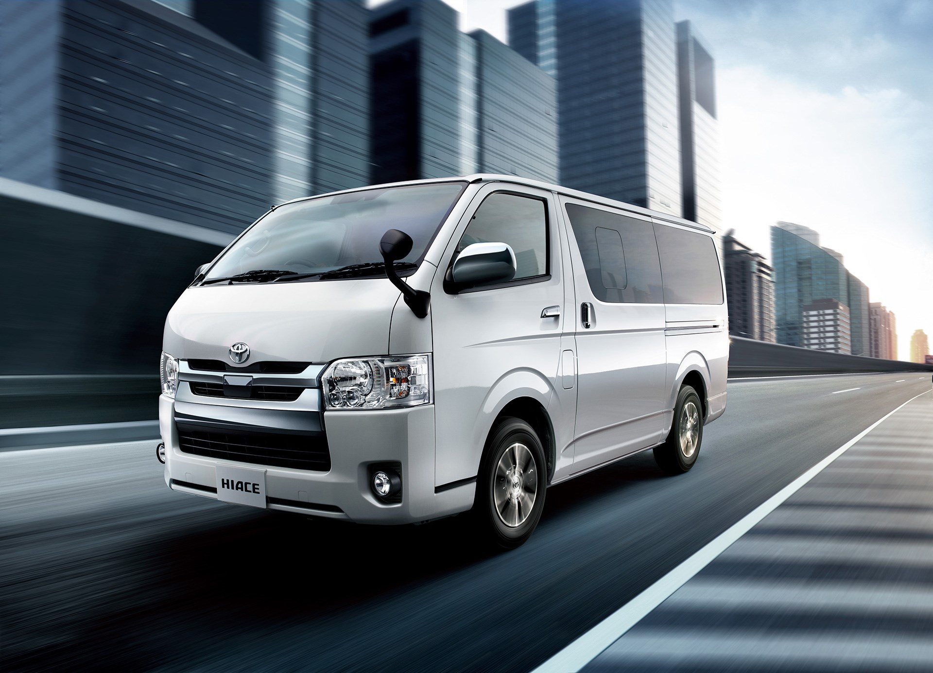 トヨタ ハイエースが改良 自動ブレーキ搭載 ディーゼル車にはランクルプラドも採用の新世代ユニット Carview の写真 29ページ目 自動車情報サイト 新車 中古車 Carview
