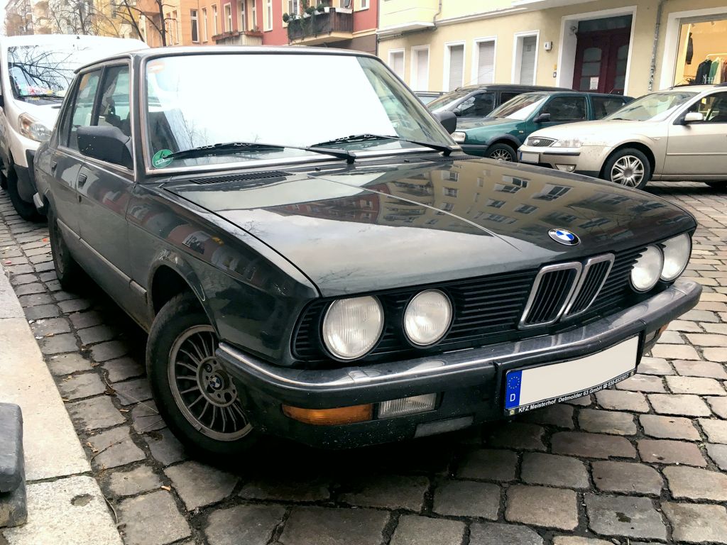 5ナンバーに収まるコンパクトさが魅力 現行3シリーズよりもコンパクトなbmwの2代目5シリーズ E28 525e に遭遇 外車王soken の写真 3ページ目 自動車情報サイト 新車 中古車 Carview