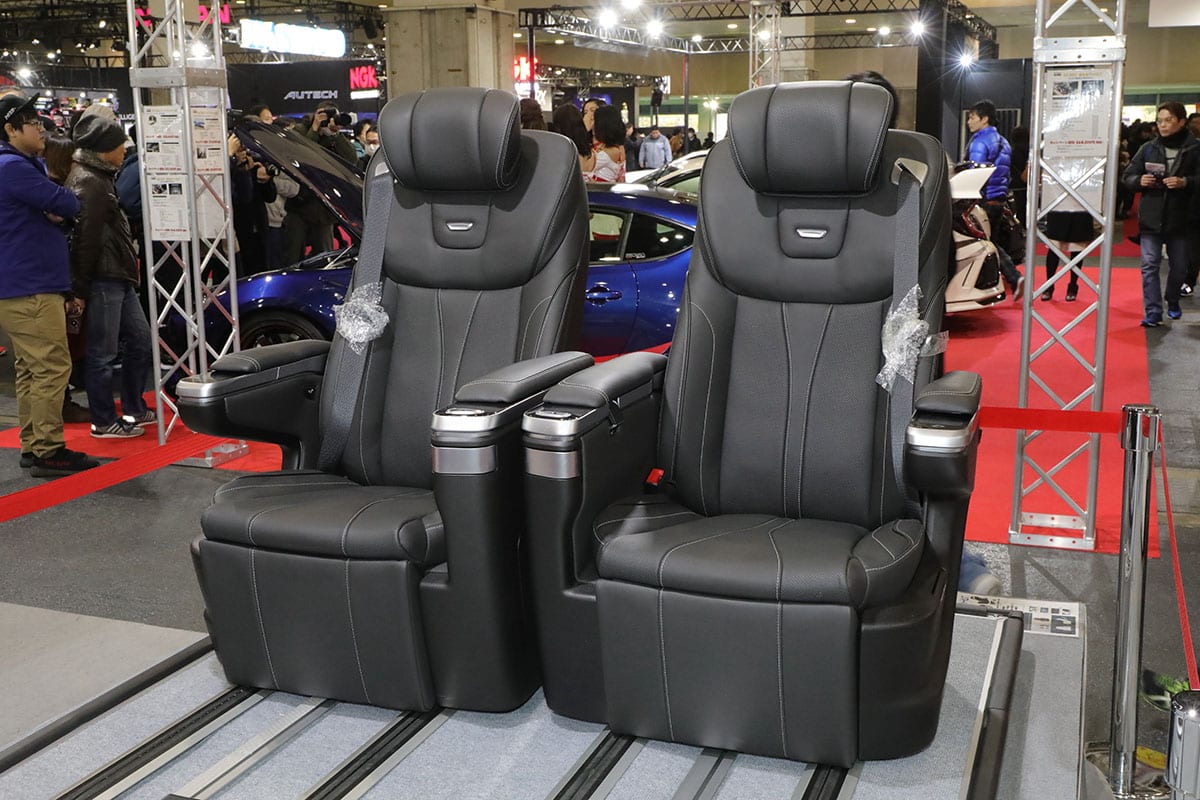 1脚165万円 超高いけどコレは買い 世界的シートメーカーが作った超高級シートとは 大阪オートメッセ19現地取材 スタイルワゴン ドレスアップナビ 自動車情報サイト 新車 中古車 Carview