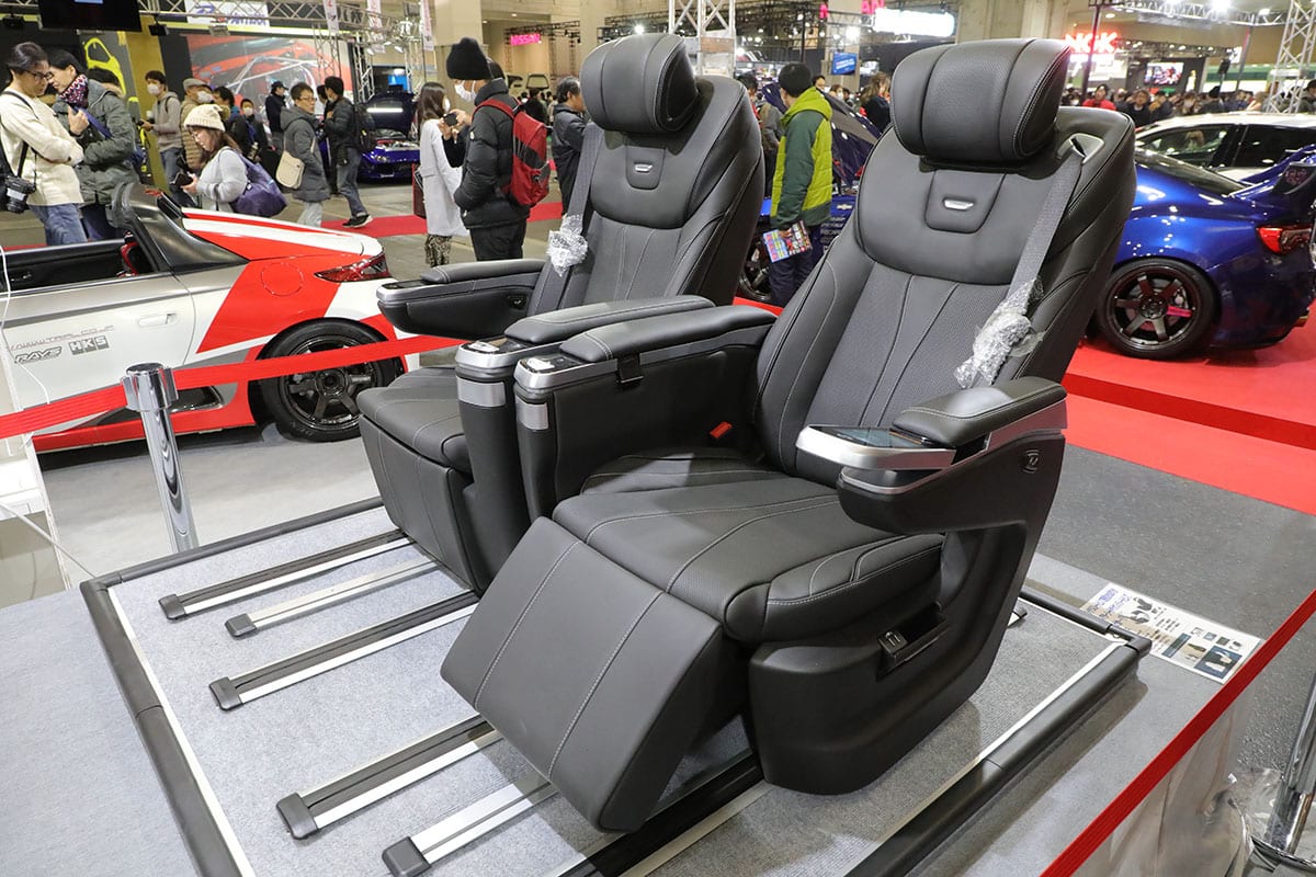 1脚165万円 超高いけどコレは買い 世界的シートメーカーが作った超高級シートとは 大阪オートメッセ19現地取材 スタイルワゴン ドレスアップナビ 自動車情報サイト 新車 中古車 Carview