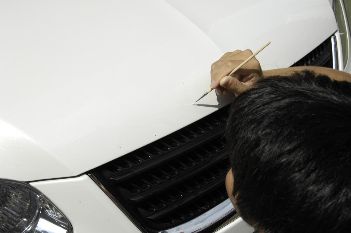新車のような輝きを取り戻したい クルマの小傷を自分でキレイに消すコツ５選 Web Cartop 自動車情報サイト 新車 中古車 Carview