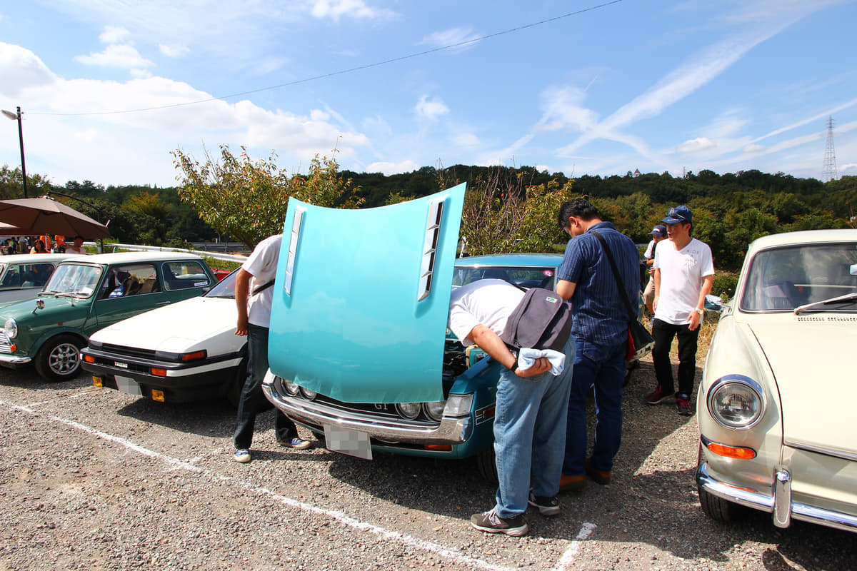 旧車女子２ トヨタ ダルマセリカを相棒に雨の日の買い物もこなす若きママ Auto Messe Web 自動車情報サイト 新車 中古車 Carview