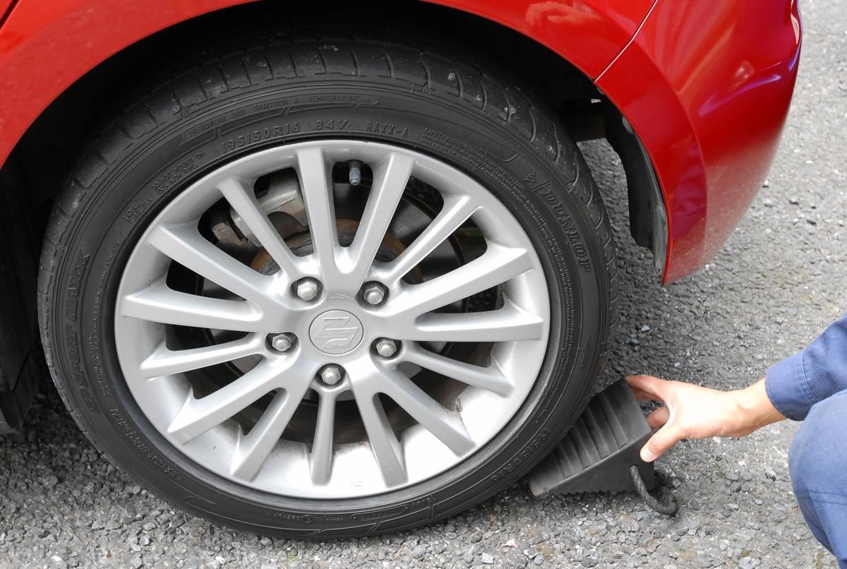 意外と知らない正しい方法 間違えがちなタイヤのセルフ交換は重大事故の可能性 Web Cartop 自動車情報サイト 新車 中古車 Carview