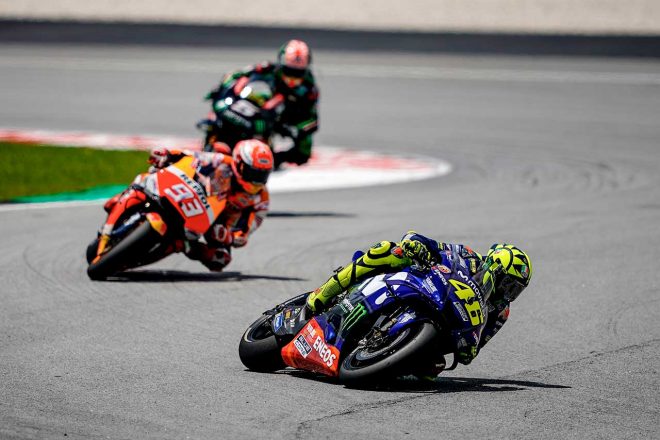 ロッシ、MotoGPマレーシアGPはトップ走行中に残り4周で転倒。「何が起こったのかわからない」