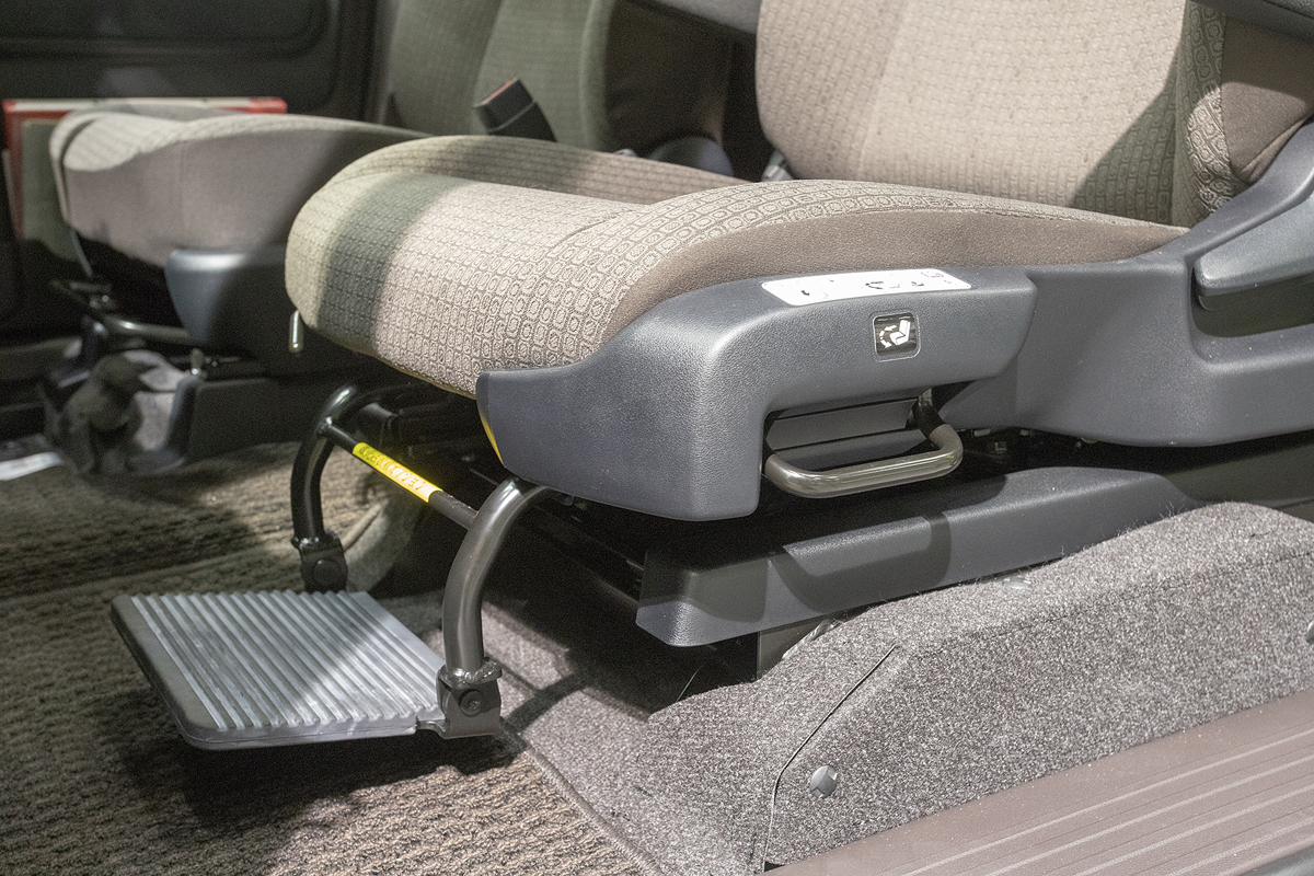 高齢者の自立を促し介護する人への負荷が少ない 助手席回転シート仕様車 Auto Messe Web 自動車情報サイト 新車 中古車 Carview