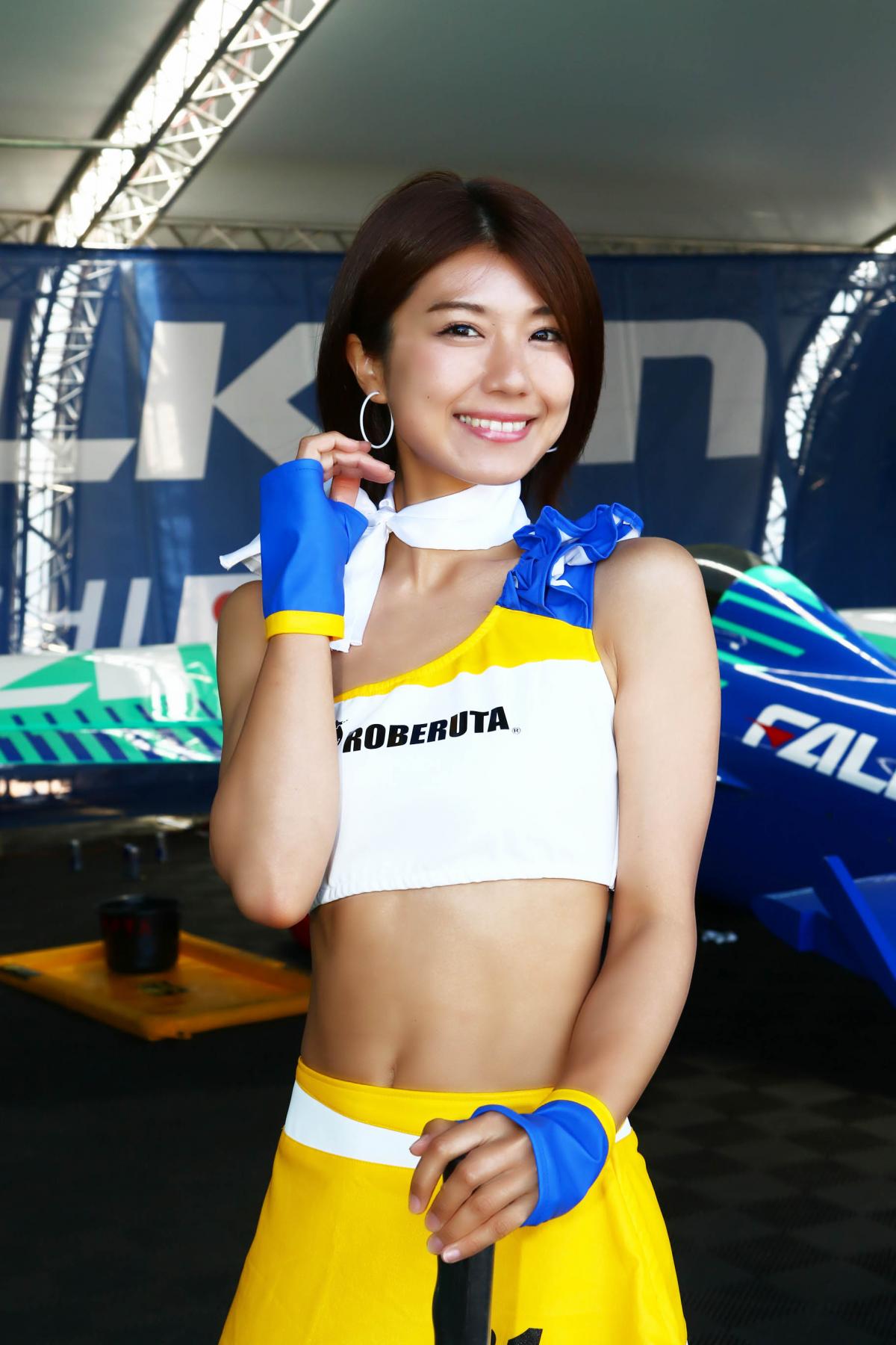 飛行機と美女の共演 レッドブルエアレースのレースクイーン画像91点 Web Cartop の写真 43ページ目 自動車情報サイト 新車 中古車 Carview