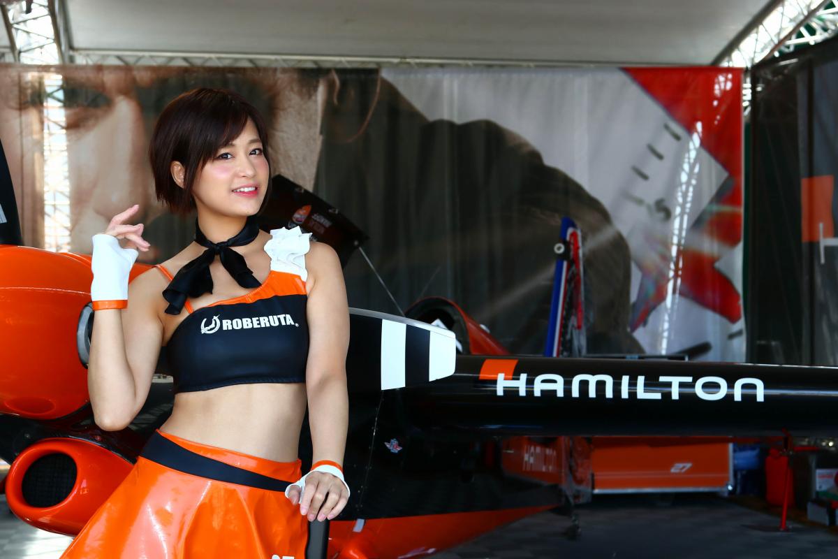 飛行機と美女の共演 レッドブルエアレースのレースクイーン画像91点 Web Cartop の写真 46ページ目 自動車情報サイト 新車 中古車 Carview