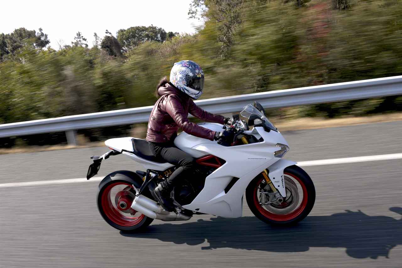 ドゥカティ スーパースポーツs の魅力 特徴を徹底解説 ゴーグル年5月号はducati大特集 Webオートバイ の写真 5ページ目 自動車情報サイト 新車 中古車 Carview