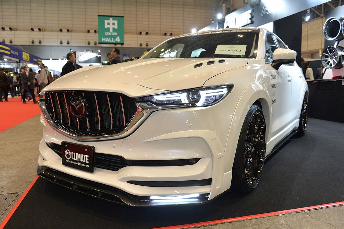 んー、この縦グリルがたまんない!! 欧州高級車ちっくなCX-5がクライメイトからデビュー!アゲのプラドも渋い｜東京オートサロン2020