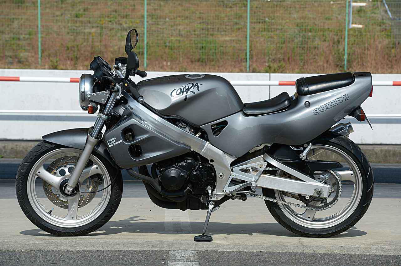 スズキ Cobra 250cc 4気筒バイクを振り返る 絶版名車解説 Webオートバイ 自動車情報サイト 新車 中古車 Carview