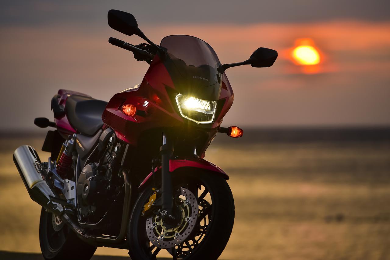 ホンダ Cb400sb スーパーボルドールがフィットする島の道 カメラマン柴田直行 俺の写真で振り返る平成の名車 第25回 撮影15年 Webオートバイ 自動車情報サイト 新車 中古車 Carview