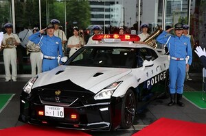日産、R35 GT-Rのパトカーを栃木県警に納入