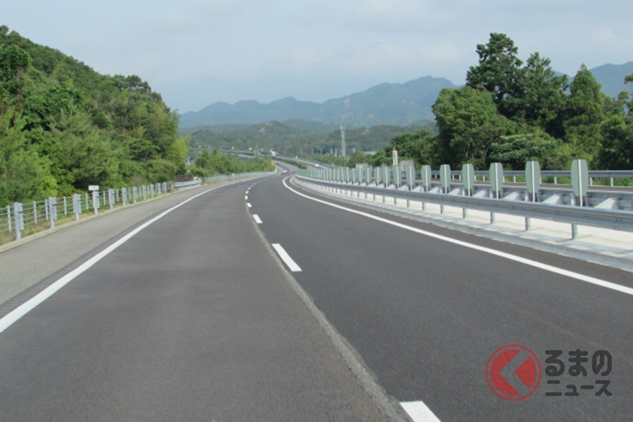 コンクリブロックまで 年間80万件の道路上落下物 静岡県では故意な 置き石 が問題に くるまのニュース 自動車情報サイト 新車 中古車 Carview
